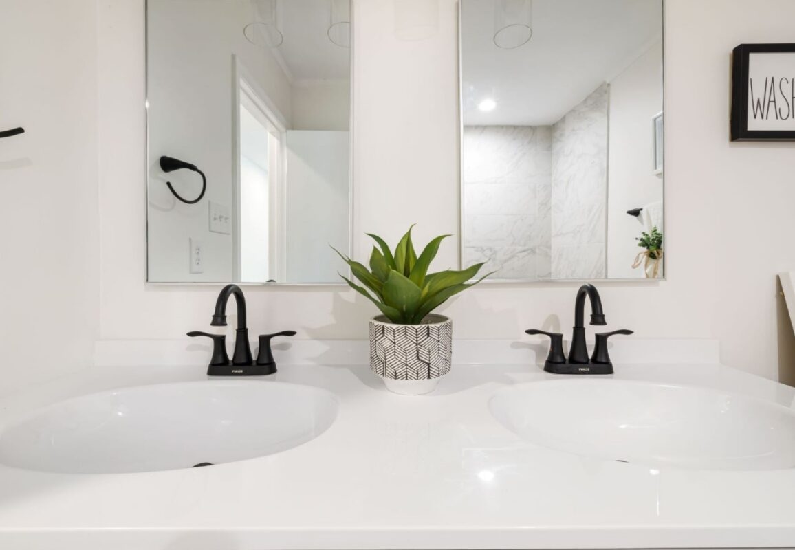 shower screens and glass replacement services Melbourne